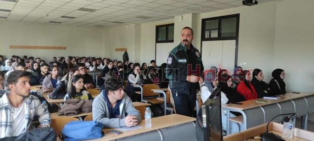 Akyazı'da üniversitelilere uyuşturucuyla mücadele söyleşisi