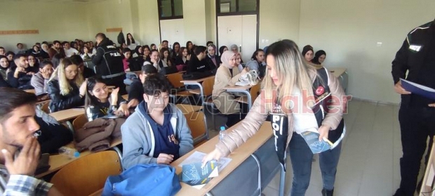 Akyazı'da üniversitelilere uyuşturucuyla mücadele söyleşisi