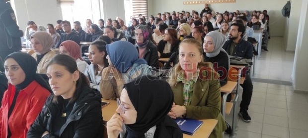 Akyazı'da üniversitelilere uyuşturucuyla mücadele söyleşisi