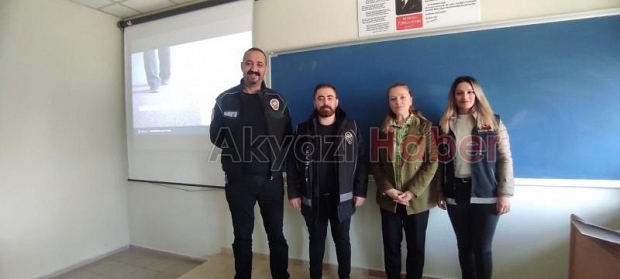 Akyazı'da üniversitelilere uyuşturucuyla mücadele söyleşisi