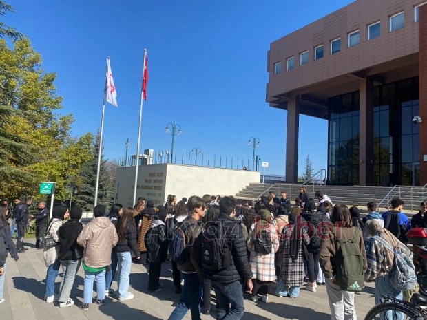 Anadolu Lisesi öğrencileri Anadolu Üniversitesi’ni gezdi