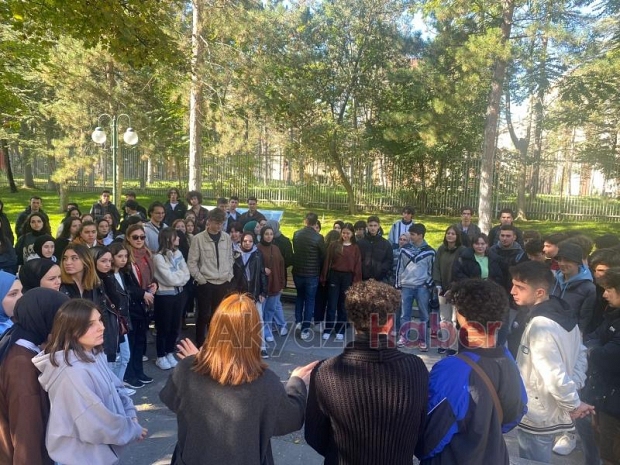 Anadolu Lisesi öğrencileri Anadolu Üniversitesi’ni gezdi