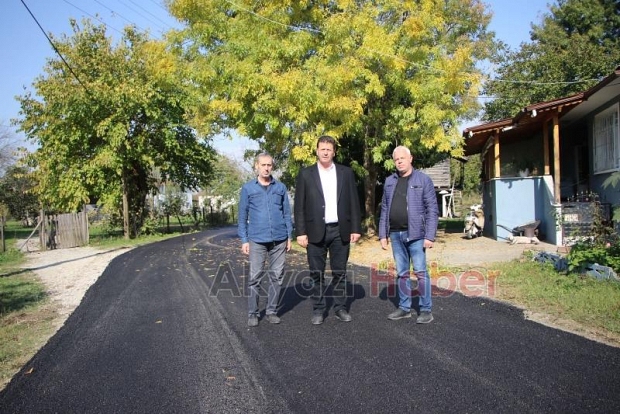 Akyazı’da asfalt atağı sürüyor