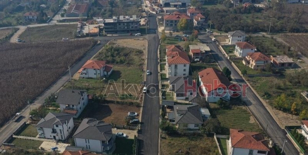 Akyazı’da asfalt atağı sürüyor