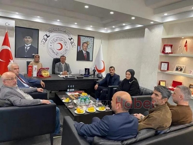 MHP Akyazı'dan, Kızılay ziyareti