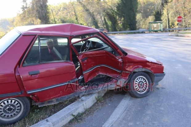 Akyazı'da kaza: 4 yaralı