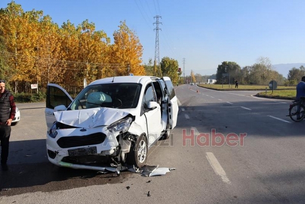 Akyazı'da kaza: 4 yaralı