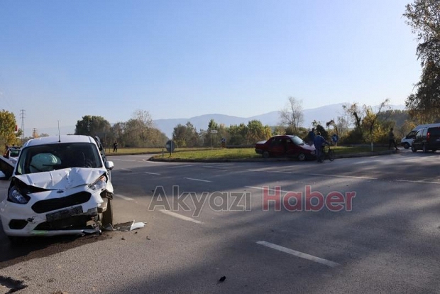Akyazı'da kaza: 4 yaralı