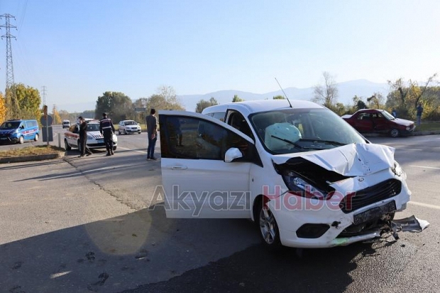 Akyazı'da kaza: 4 yaralı