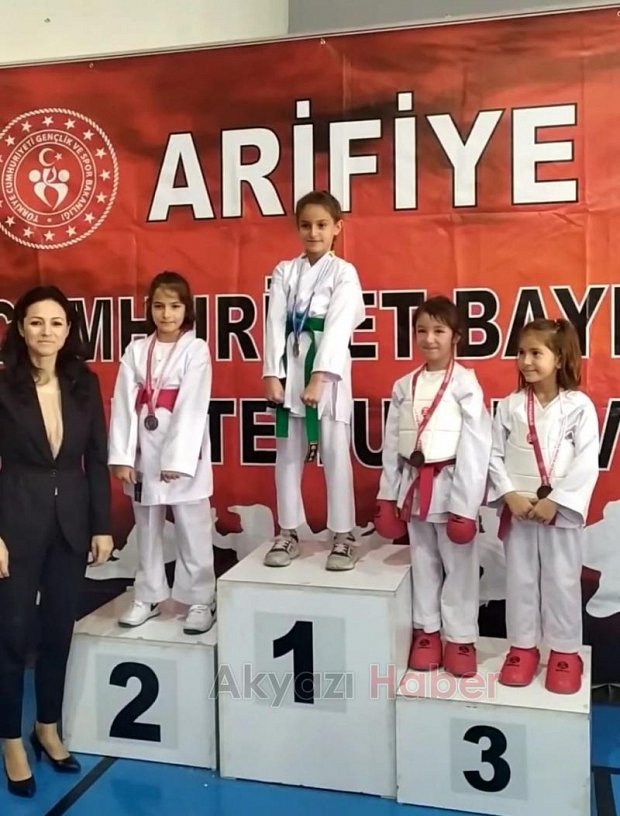 Akyazı karateciler Cumhuriyet Kupasına damga vurdu