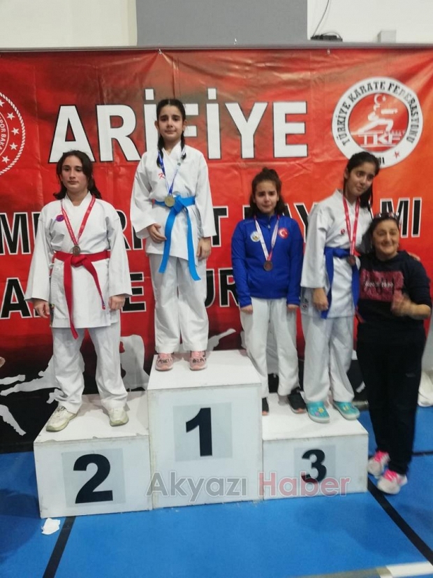 Akyazı karateciler Cumhuriyet Kupasına damga vurdu