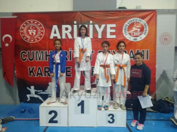 Akyazı karateciler Cumhuriyet Kupasına damga vurdu