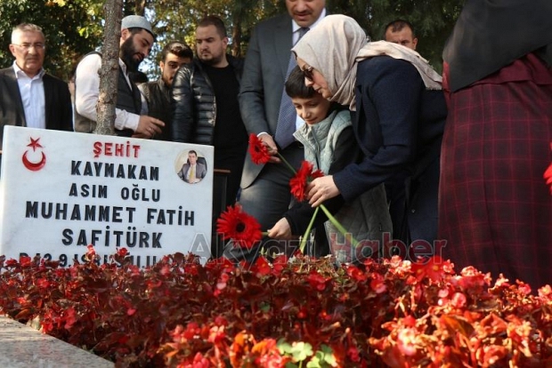 Şehit Kaymakam Safitürk için mezarı başında anıldı