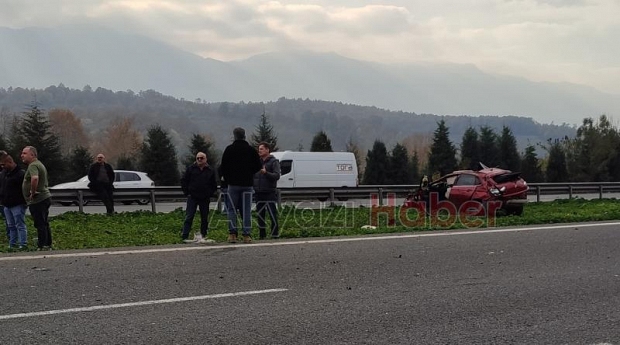 Taklalar atan araçta anne ve kızı ağır yaralandı