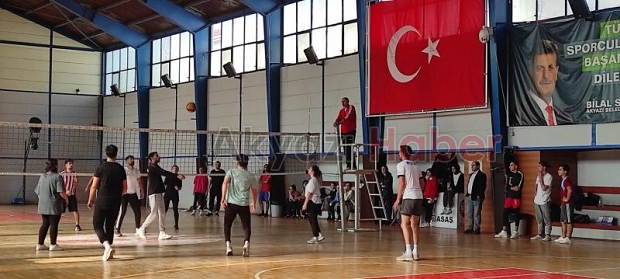 Akyazı Fakülte ve MYO'da Voleybol turnuvası