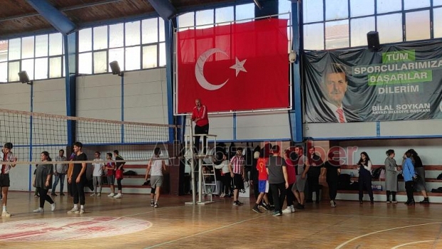Akyazı Fakülte ve MYO'da Voleybol turnuvası
