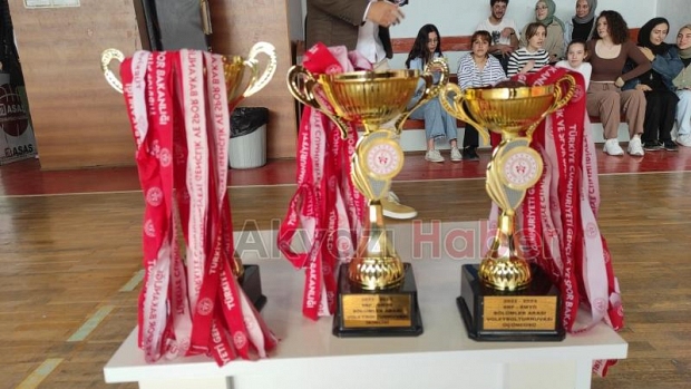 Akyazı Fakülte ve MYO'da Voleybol turnuvası