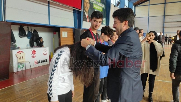 Akyazı Fakülte ve MYO'da Voleybol turnuvası
