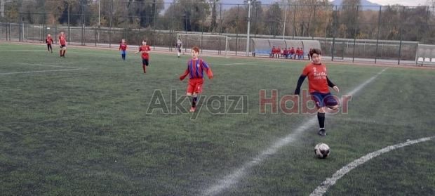 Akyazı'da futbol turnuvası düzenlendi