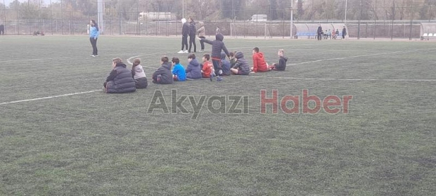 Akyazı'da futbol turnuvası düzenlendi