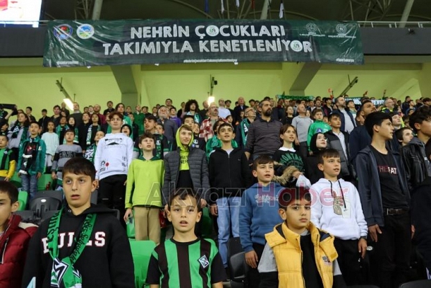 Akyazılı öğrenciler Sakarya maçını izledi