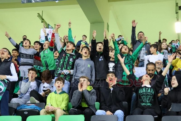 Akyazılı öğrenciler Sakarya maçını izledi