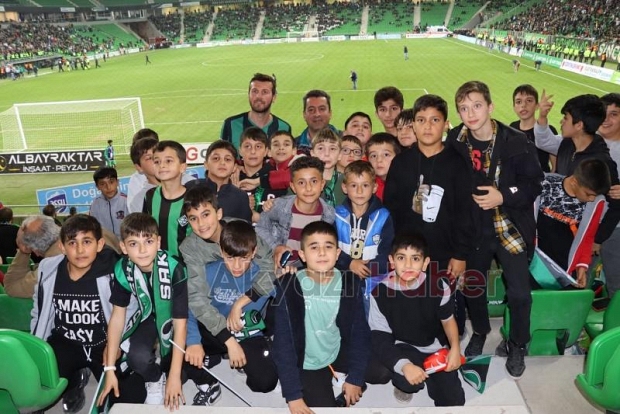 Akyazılı öğrenciler Sakarya maçını izledi