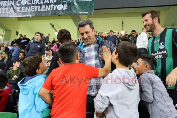 Akyazılı öğrenciler Sakarya maçını izledi