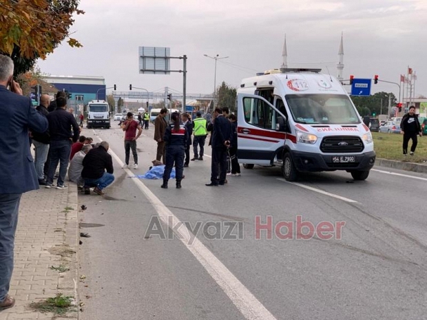 Akyazı'da motosiklet sürücüsü feci şekilde öldü