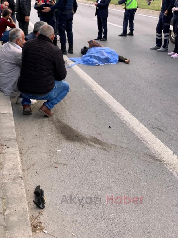 Akyazı'da motosiklet sürücüsü feci şekilde öldü