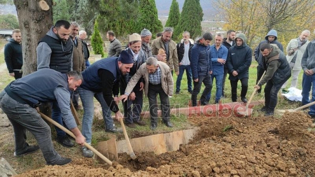 Yıldırım ve Sayılı Defnedildi
