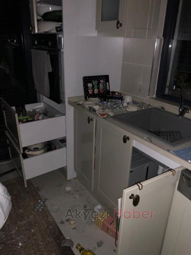 Şiddetli deprem: Sakarya sokağa döküldü