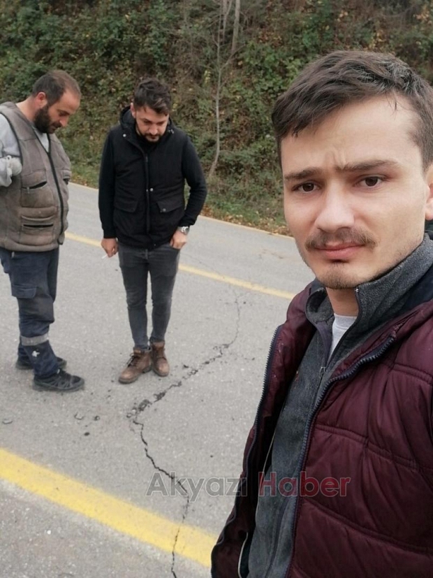 Hendek'te yolda çatlaklar oluştu