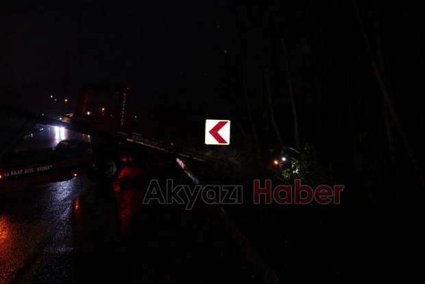 Otomobil kavaklığa uçtu: 2 yaralı
