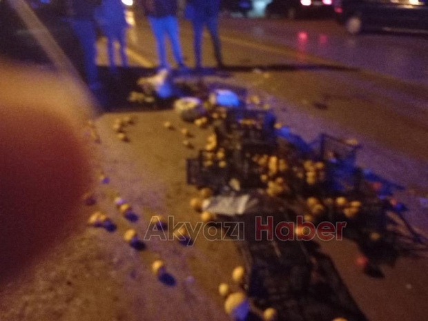 Otomobilin çarptığı traktör ters döndü