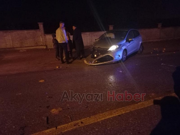 Otomobilin çarptığı traktör ters döndü