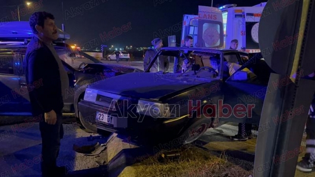 Akyazı'daki ölüm kavşağında kaza: 3 yaralı