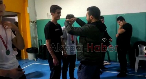 Akyazılı öğrencilerin bileği bükülmüyor