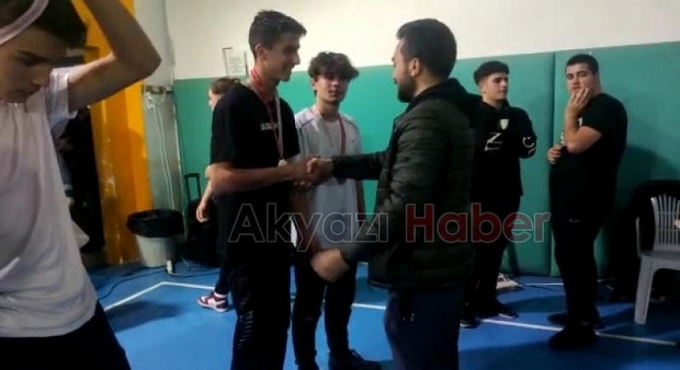Akyazılı öğrencilerin bileği bükülmüyor