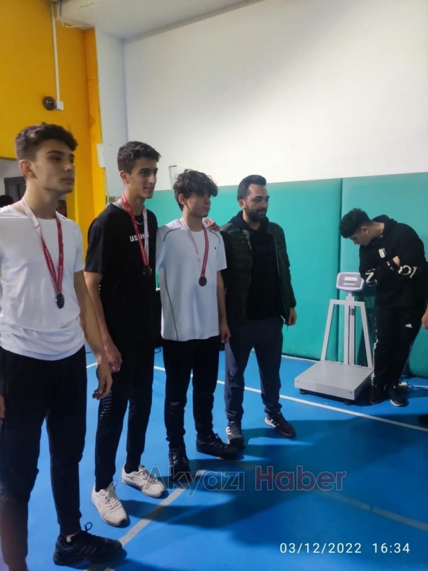 Akyazılı öğrencilerin bileği bükülmüyor