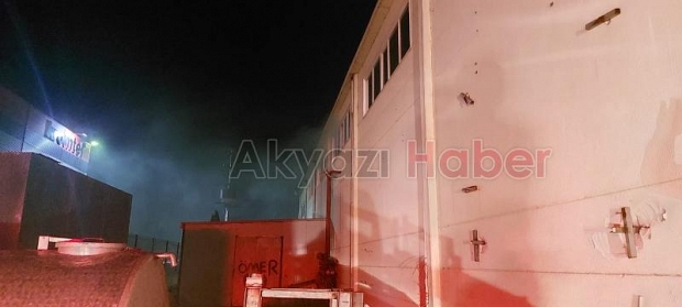 Akyazı'da halı fabrikasında yangın