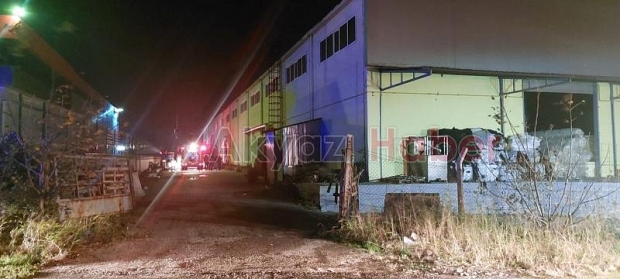 Akyazı'da halı fabrikasında yangın