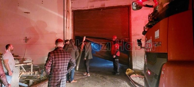 Akyazı'da halı fabrikasında yangın