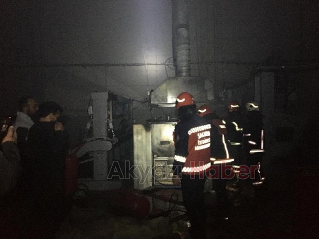 Akyazı'da halı fabrikasında yangın