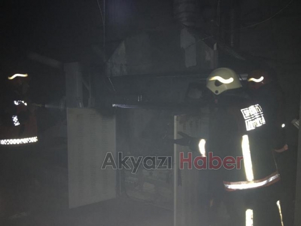 Akyazı'da halı fabrikasında yangın