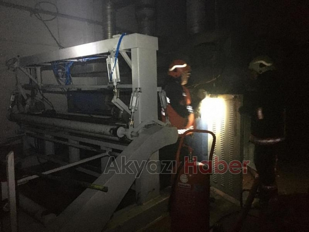 Akyazı'da halı fabrikasında yangın