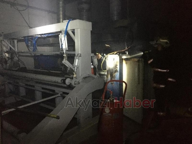Akyazı'da halı fabrikasında yangın