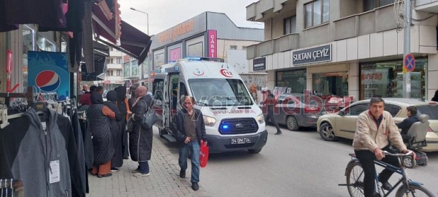 Bebek arabasından düşüp yaralandı