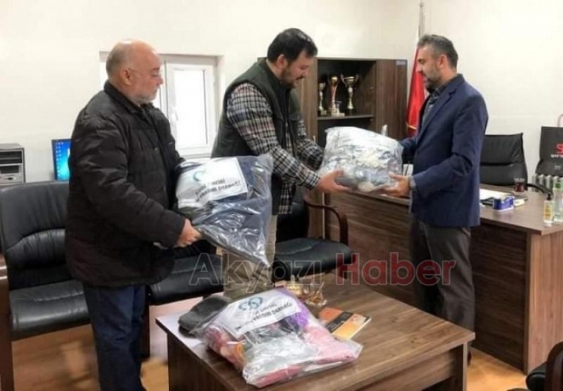 Sevgi Zinciri'nden öğrencilere kışlık yardımı