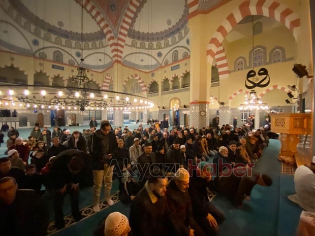 Baba Oğul Aynı Safta